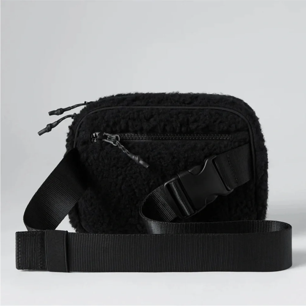 Fabletics The Belt Bag Teddy‎